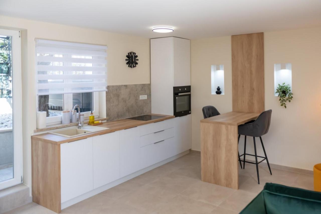 Studio Apartment Mare With Private Garden And Jacuzzi Винкуран Екстер'єр фото